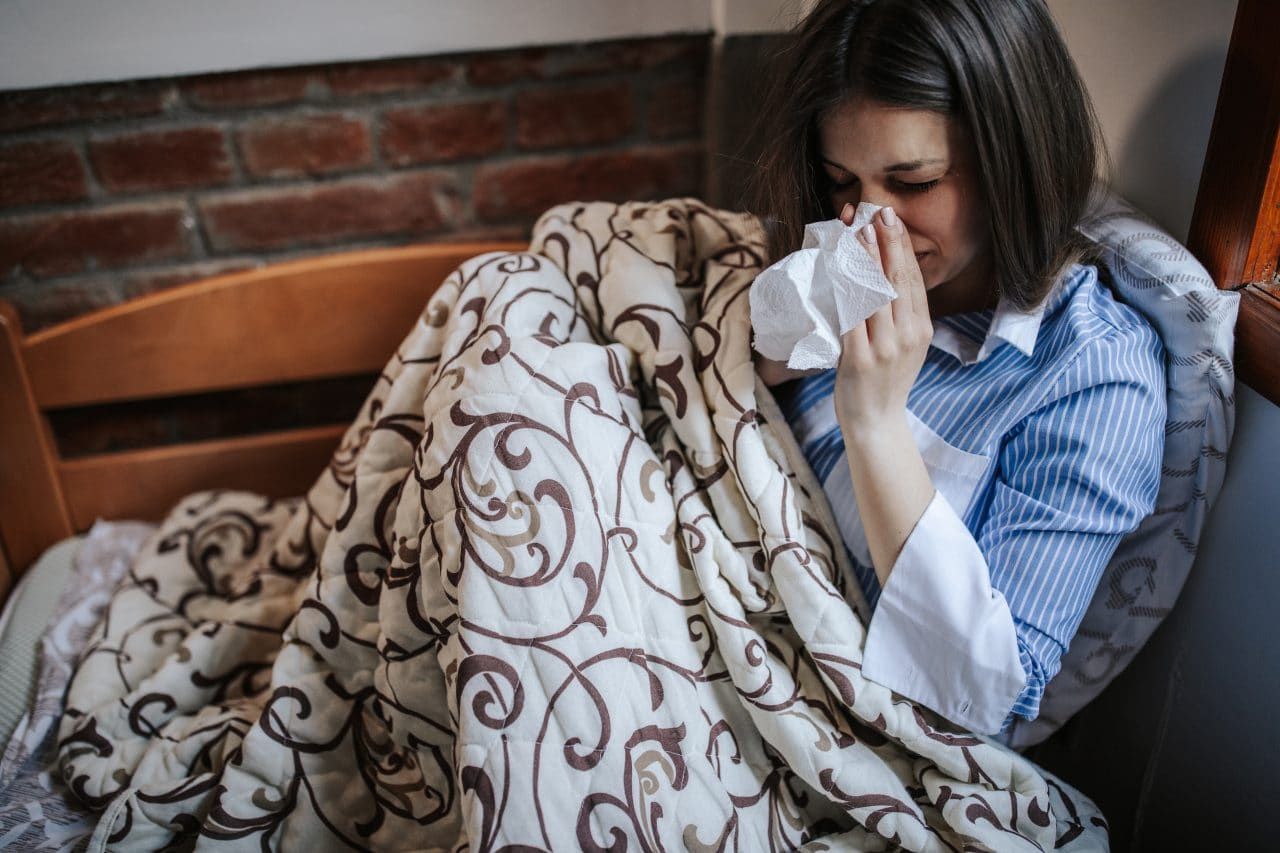 Woman with cough lying down.
